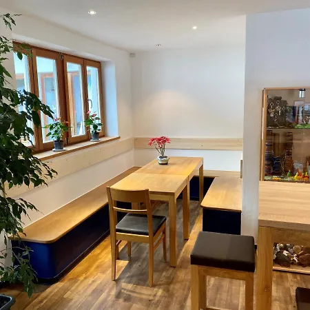 Hostal Blsv Sportcamp Mitten Im Wander- Und Rad-paradies *